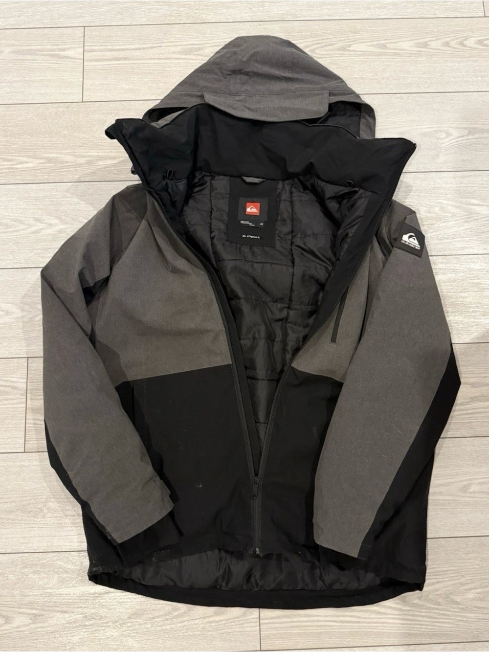 Quiksilver Men’s Hooded Ski Jacket